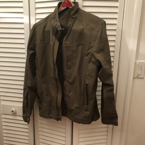 REI Other - REI men green jacket, two side pockets, two sleeve